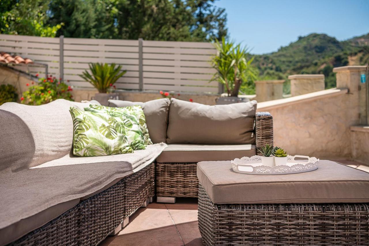 Verekinthos Villas - Pool, Hot Tub, Bbq, Kids Playground, Stunning Mountain Views Yerolakkos Bagian luar foto