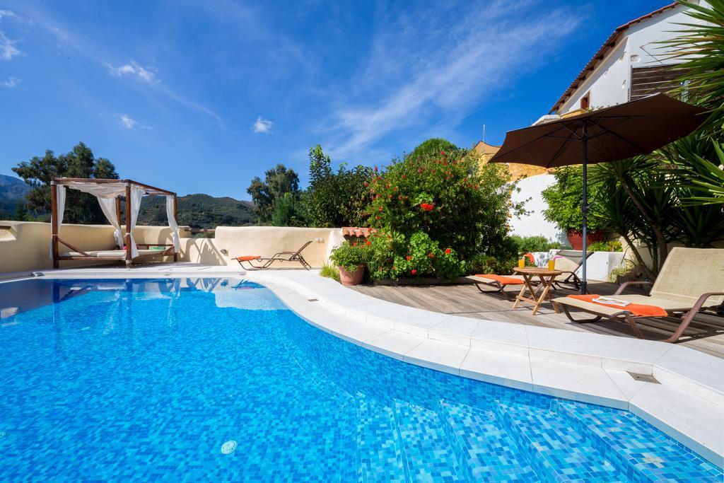 Verekinthos Villas - Pool, Hot Tub, Bbq, Kids Playground, Stunning Mountain Views Yerolakkos Bagian luar foto