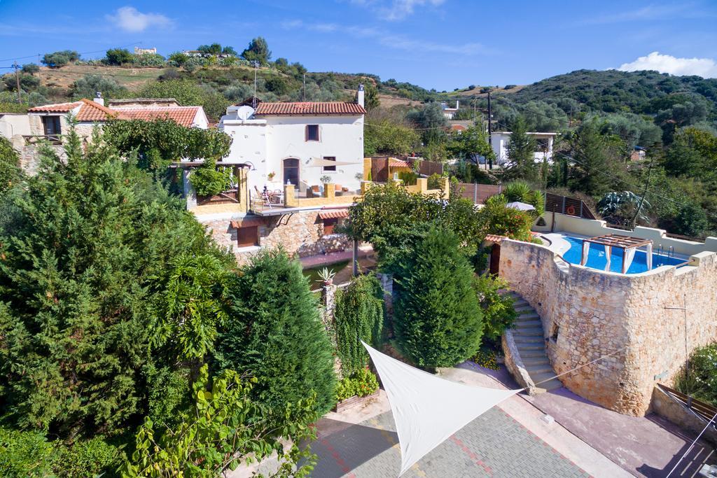 Verekinthos Villas - Pool, Hot Tub, Bbq, Kids Playground, Stunning Mountain Views Yerolakkos Bagian luar foto
